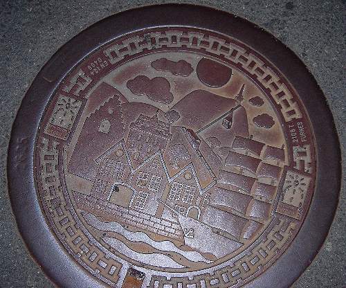 Bergen manhole cover